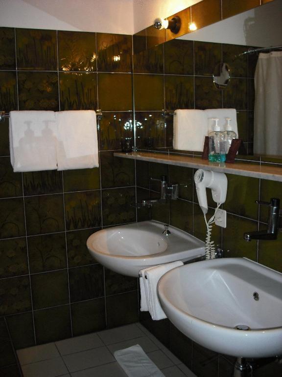 La Comanella Hotel Comano ห้อง รูปภาพ
